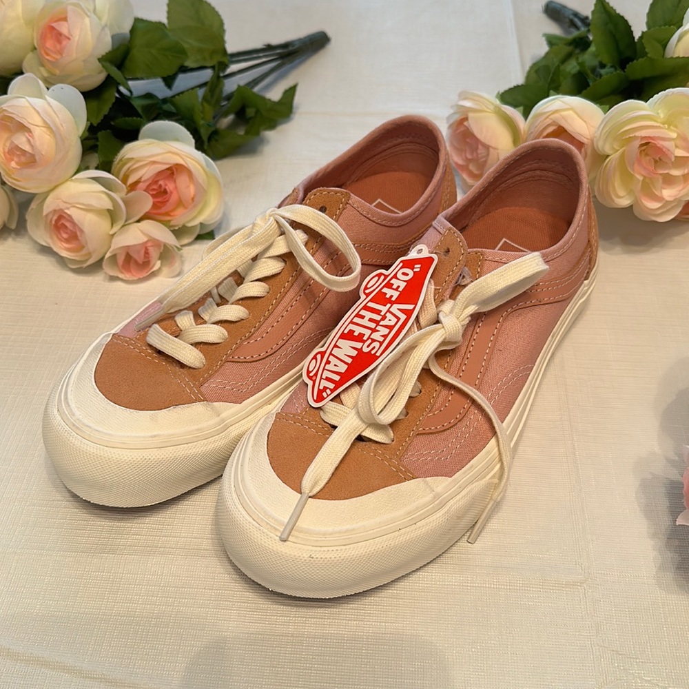 NWT Lace Vans Ultra Cush